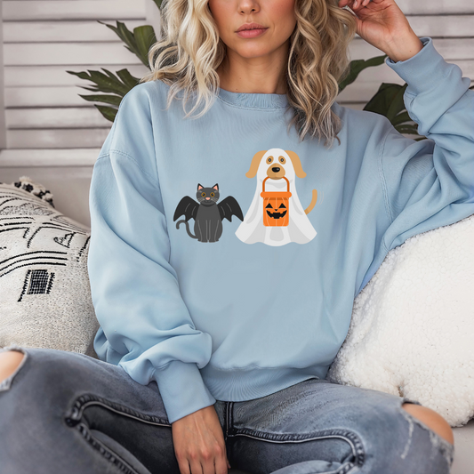 Halloween Pets Sweatshirt for Animal Lover gifts for Dog Halloween Sweatshirts Funny Cats Halloween Sweatshirt for Cat Lover gift for Dogs